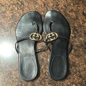 Gucci Leather Flip Flops